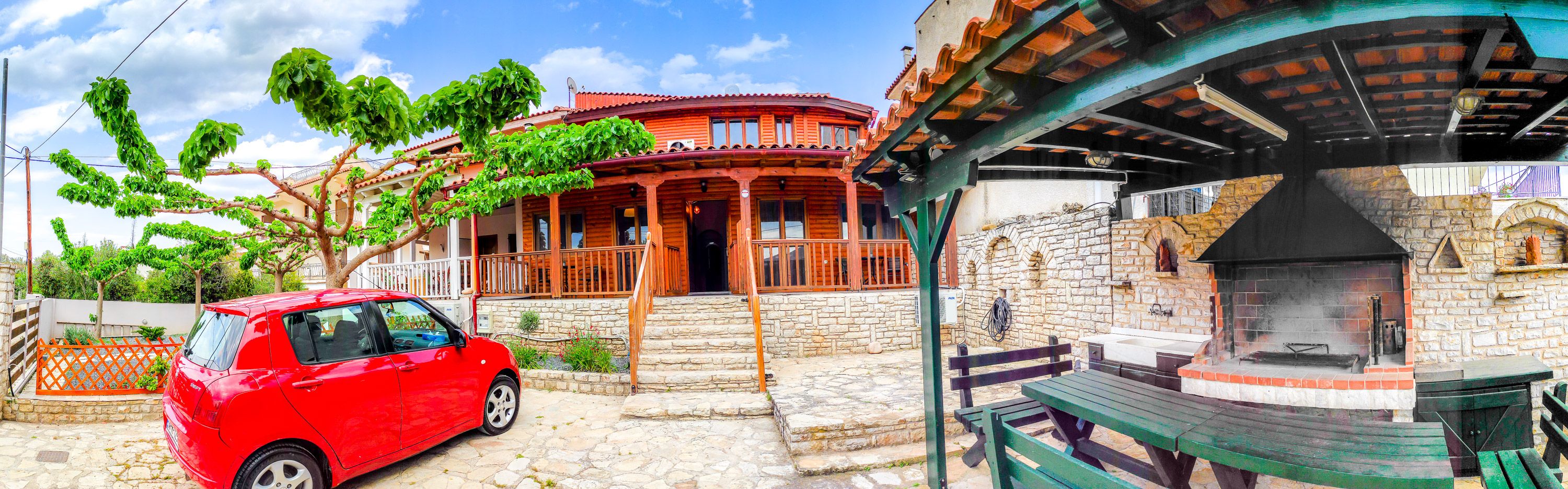 Main panoramic view from outside (it hosts 3 separated appartments)